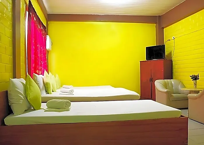 Hotel La Maria And Tourist 2*