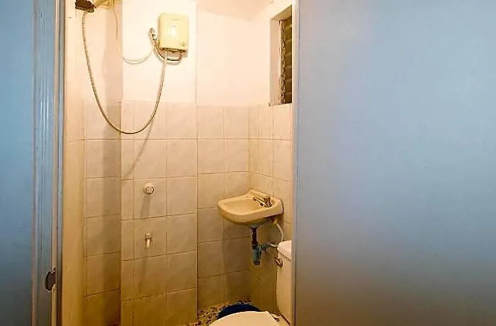 La Maria And Tourist Hotel 2*