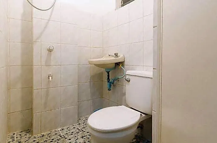 La Maria And Tourist Hotel 2*