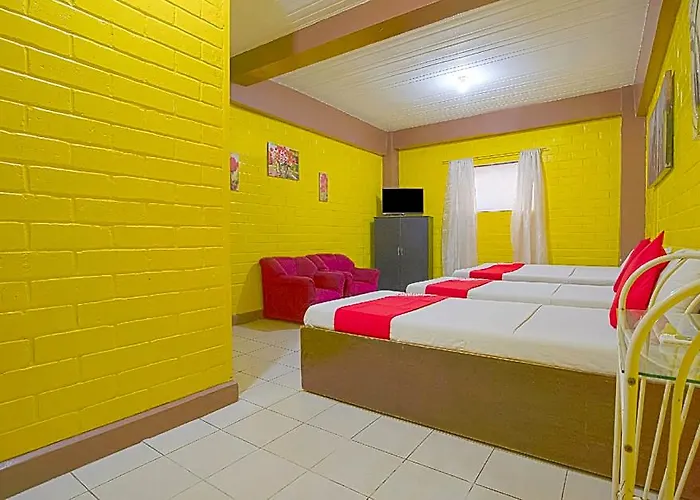 Hotel La Maria And Tourist 2*